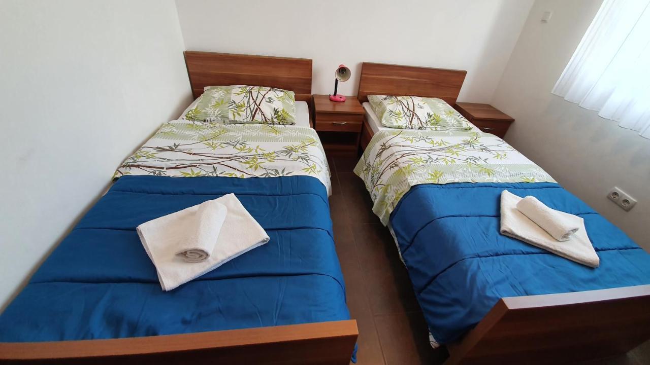 Apartments Augustin Đảo Pag Ngoại thất bức ảnh