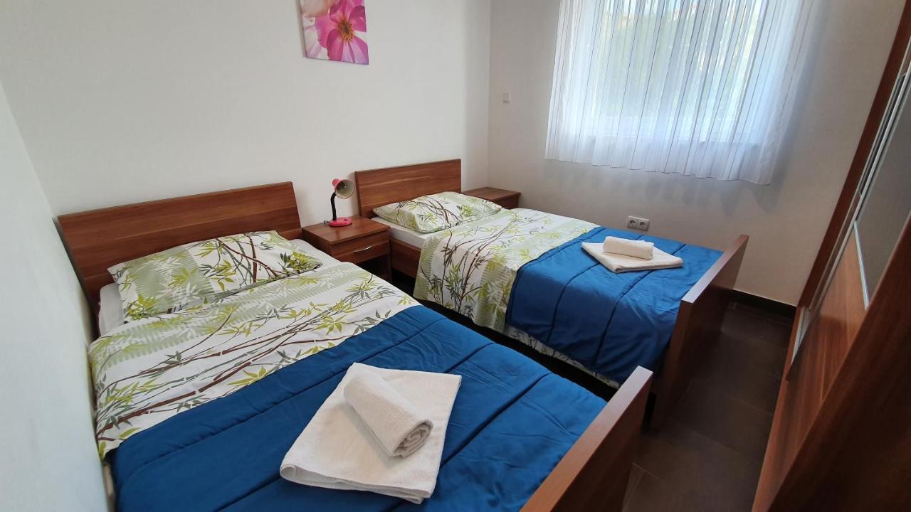 Apartments Augustin Đảo Pag Ngoại thất bức ảnh